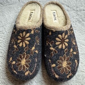 Taos Woolderness 2 Charcoal Clogs size 37